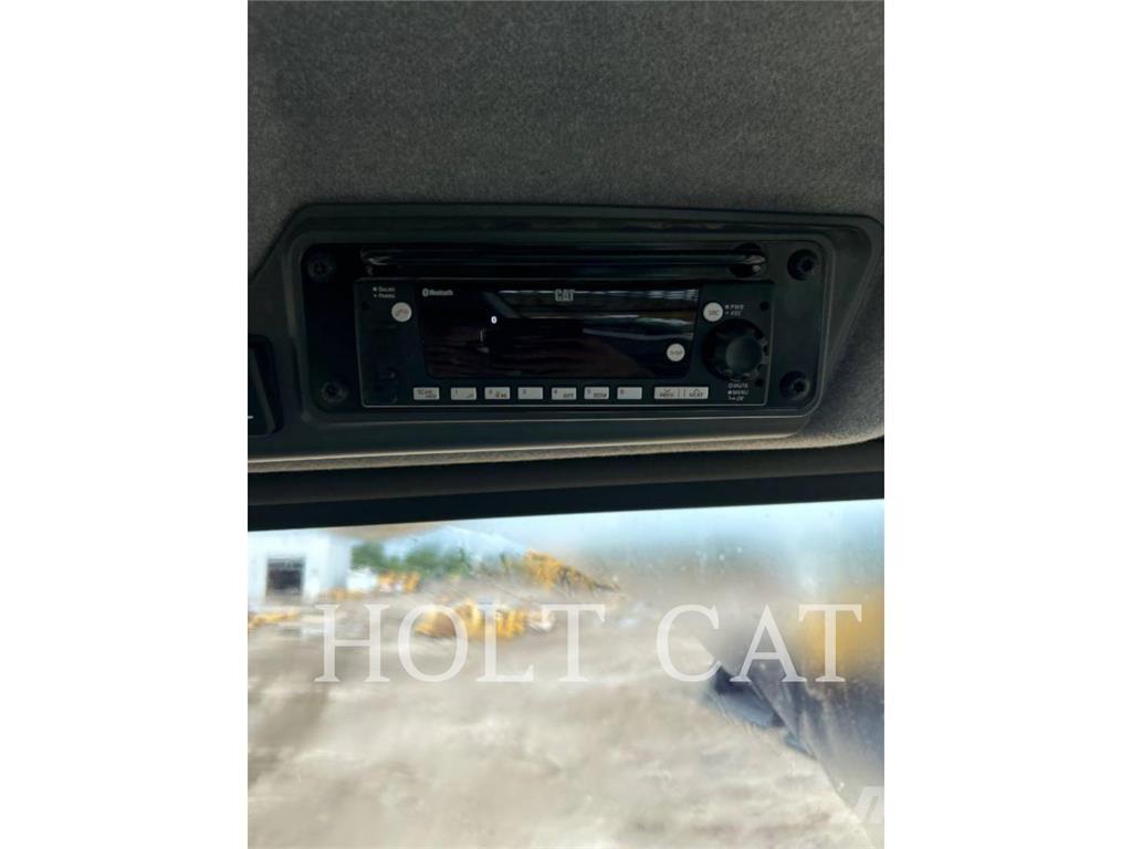 CAT 725 Articulated Haulers