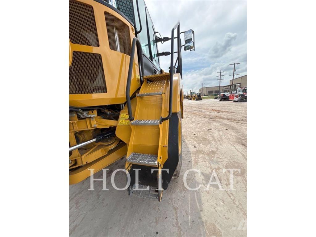 CAT 725 Articulated Haulers