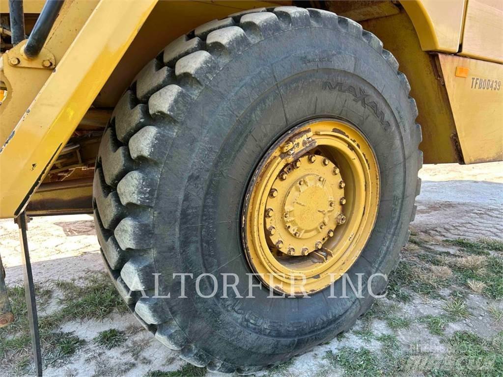 CAT 725C Articulated Haulers