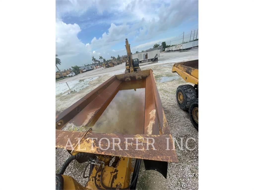 CAT 725C2 Articulated Haulers