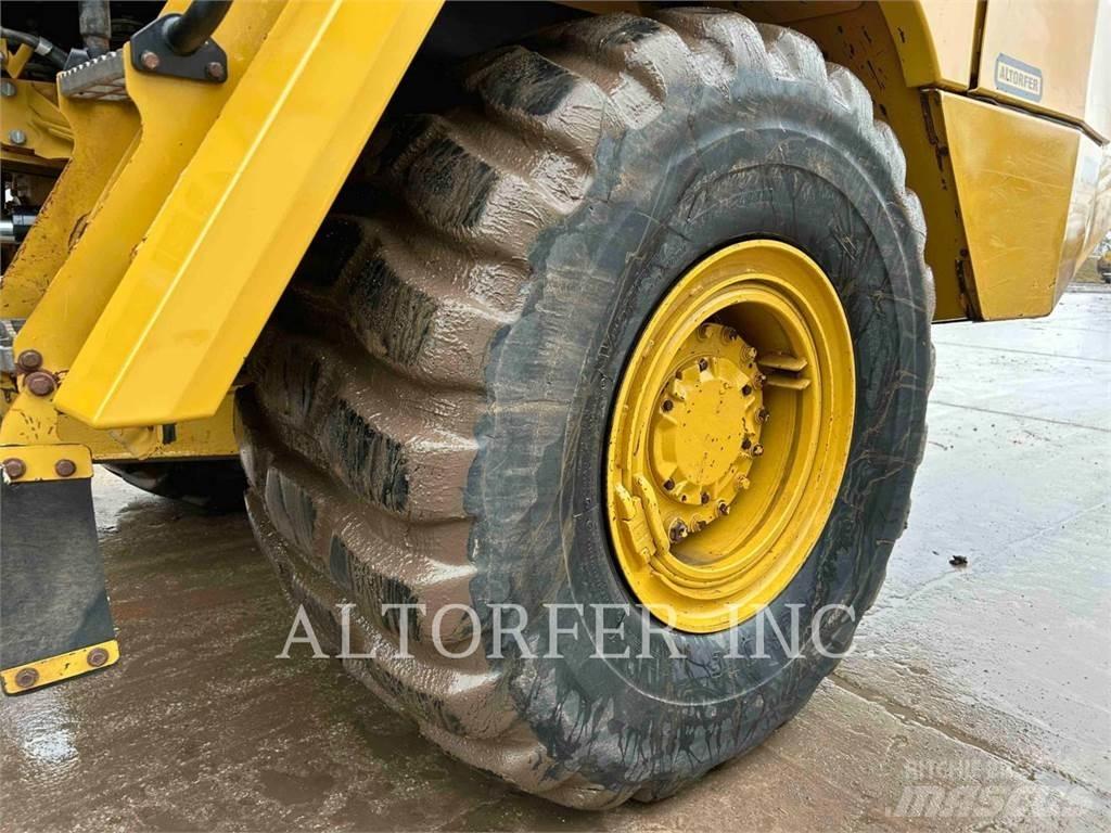 CAT 725C2 Articulated Haulers