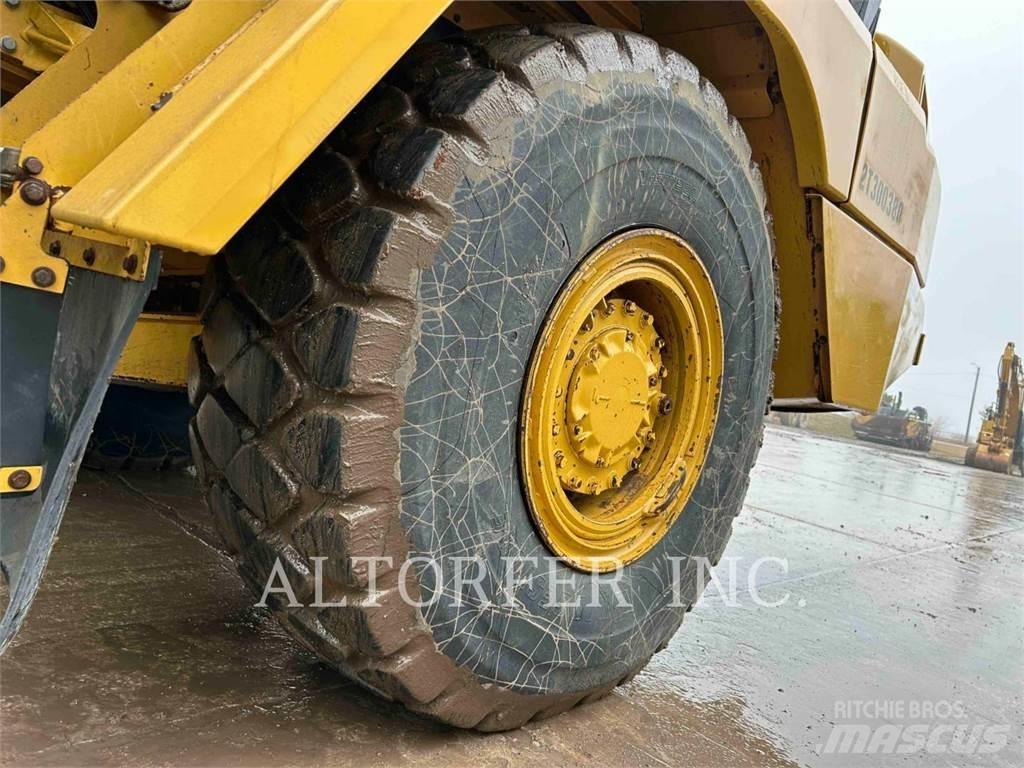 CAT 725C2 Articulated Haulers