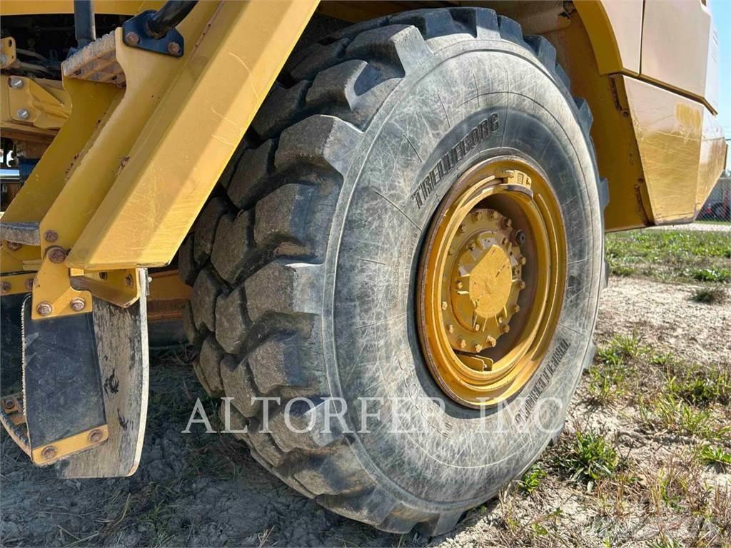 CAT 725C2 Articulated Haulers