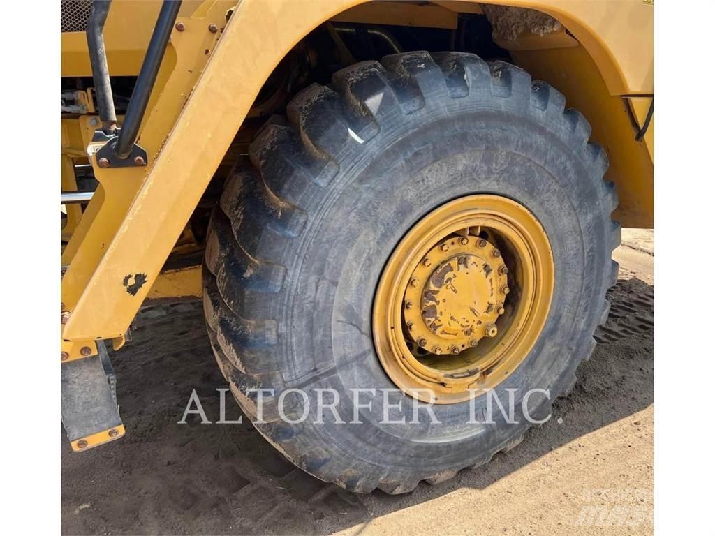 CAT 725C2 Articulated Haulers