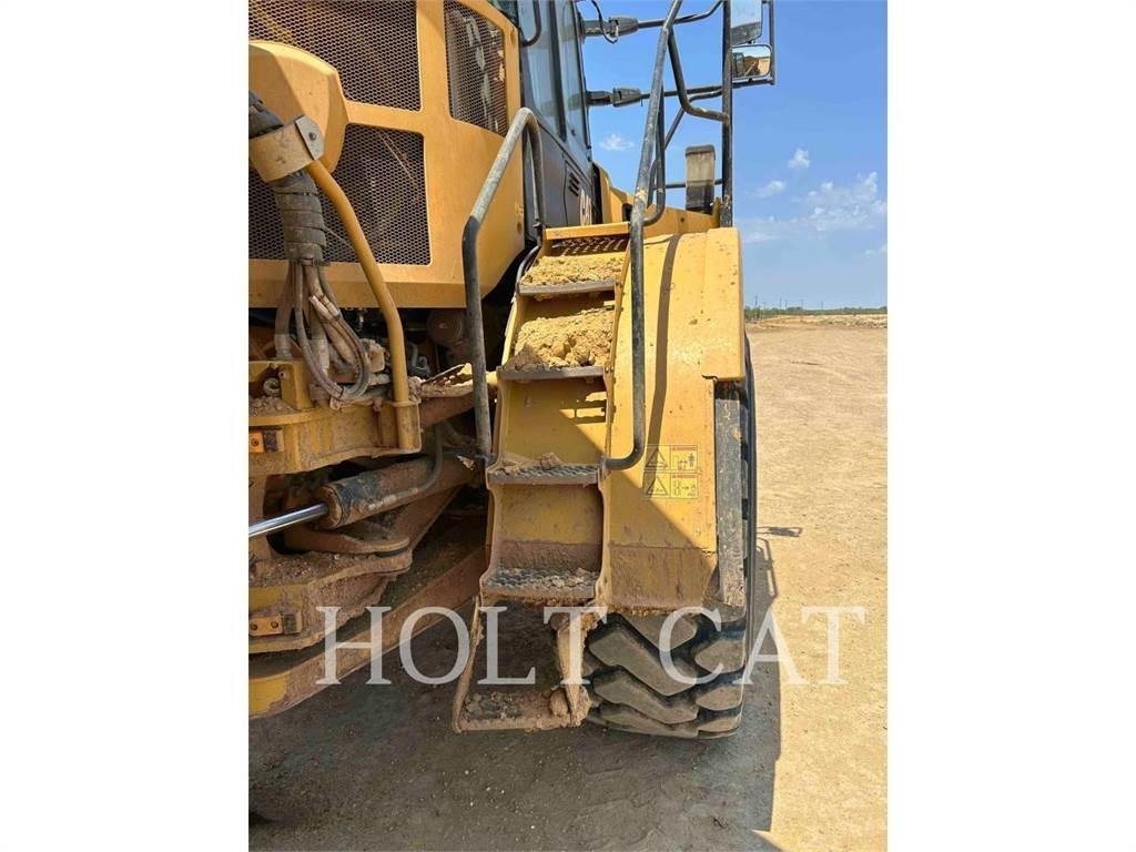 CAT 74504 Articulated Haulers