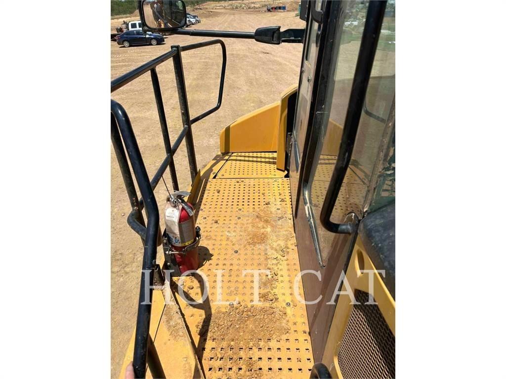 CAT 74504 Articulated Haulers