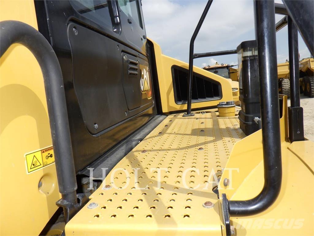 CAT 74504 Articulated Haulers