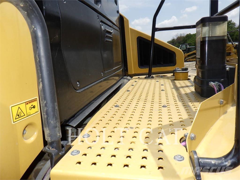 CAT 74504 Articulated Haulers
