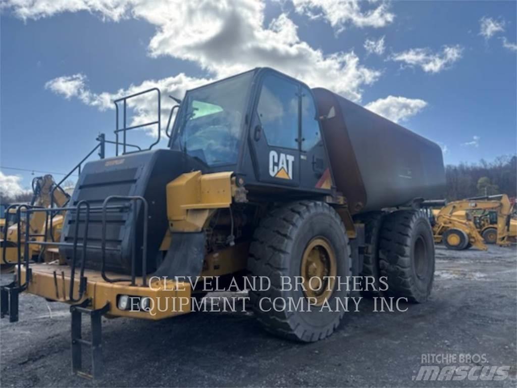 CAT 775F Water bowser