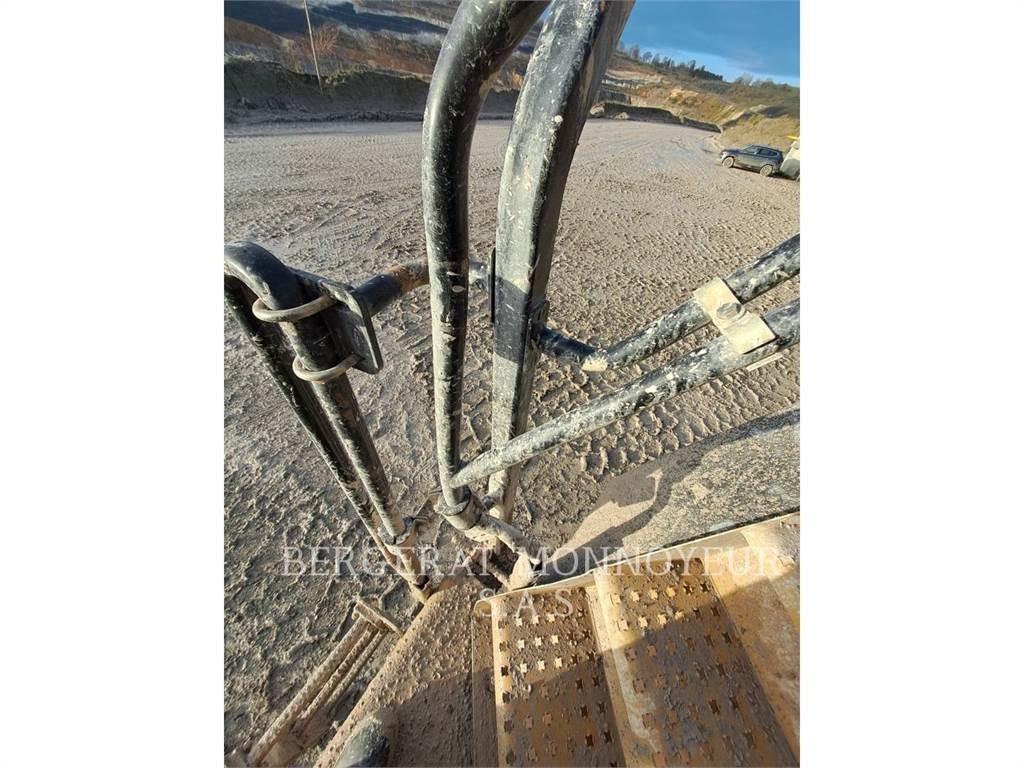 CAT 777G Articulated Haulers