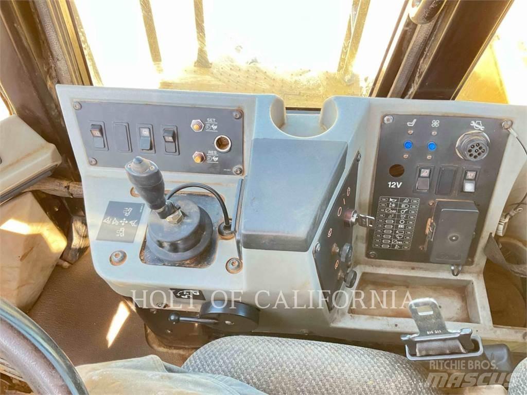 CAT 815F2 Soil compactors