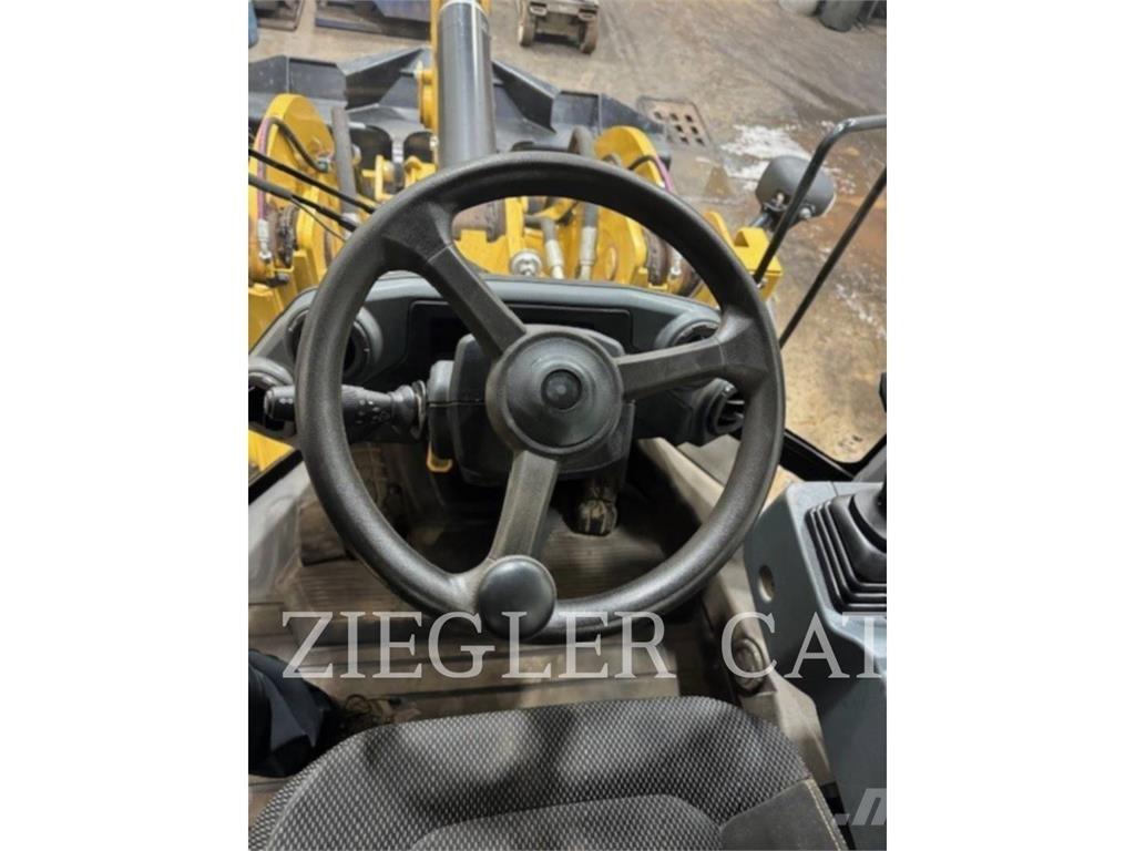 CAT 930 Wheel loaders