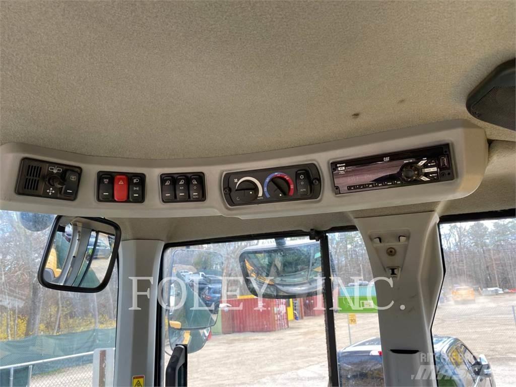 CAT 938M Wheel loaders