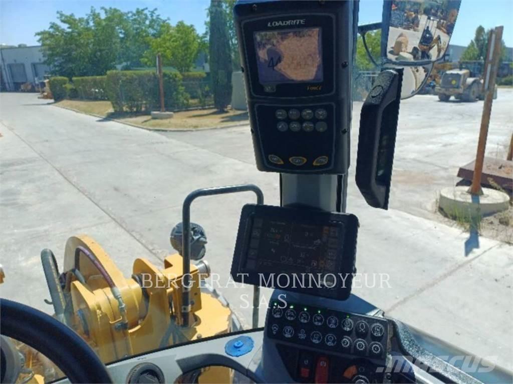 CAT 938M Wheel loaders