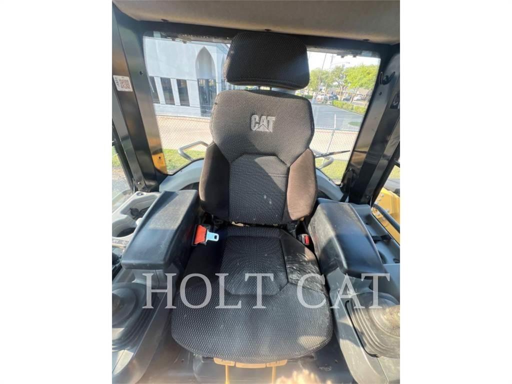 CAT 963 Crawler loaders