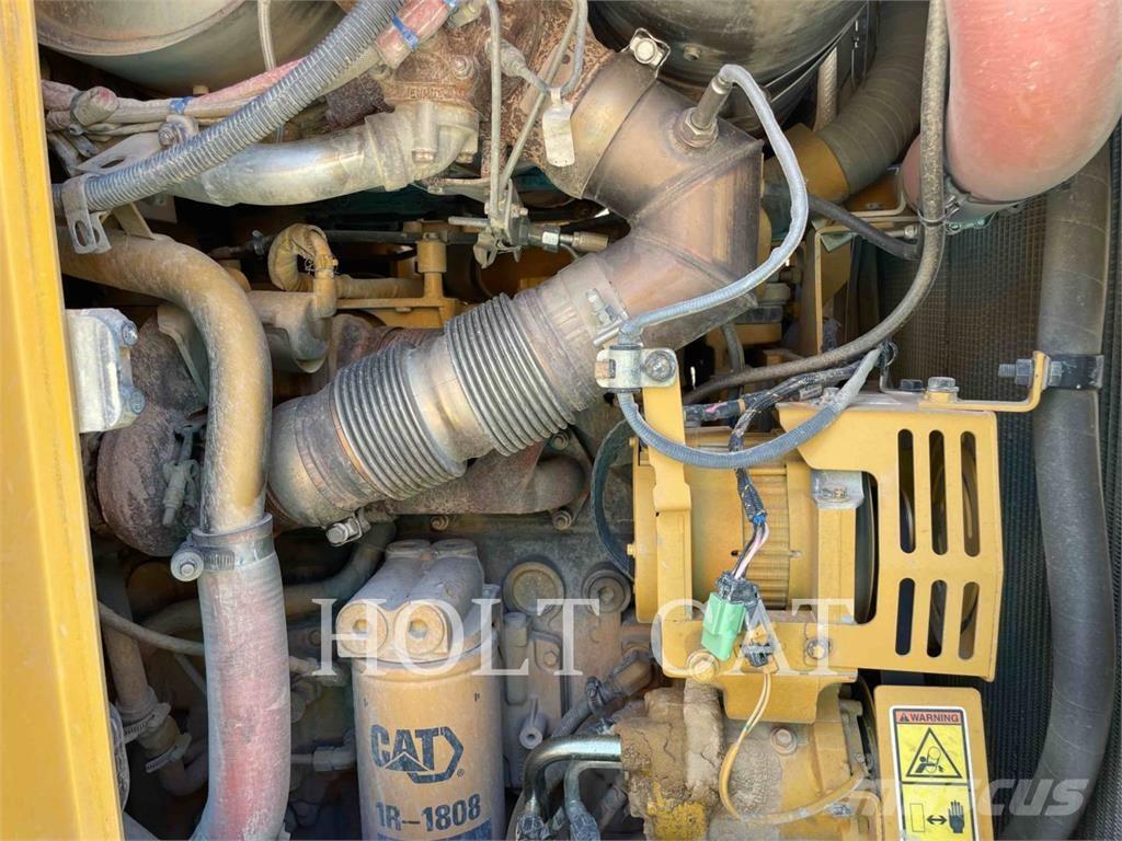 CAT 973K Crawler loaders