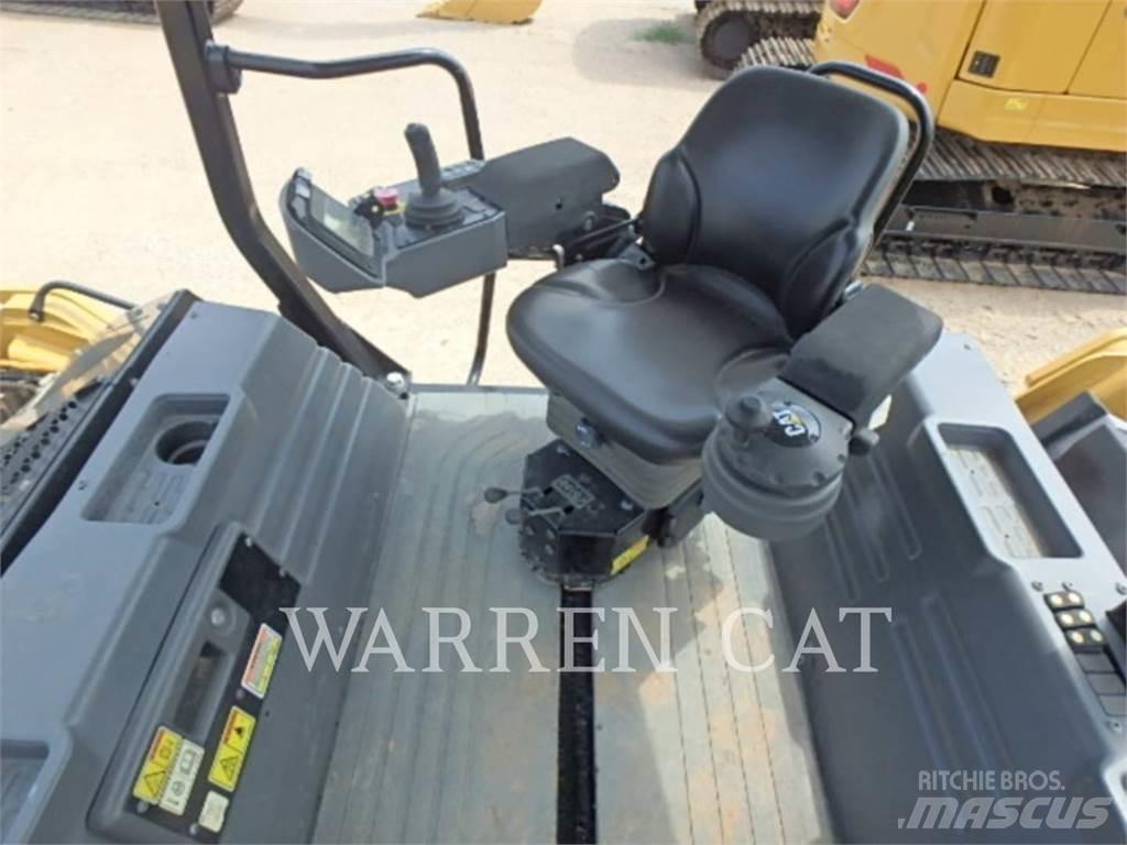 CAT CB13 Asphalt pavers