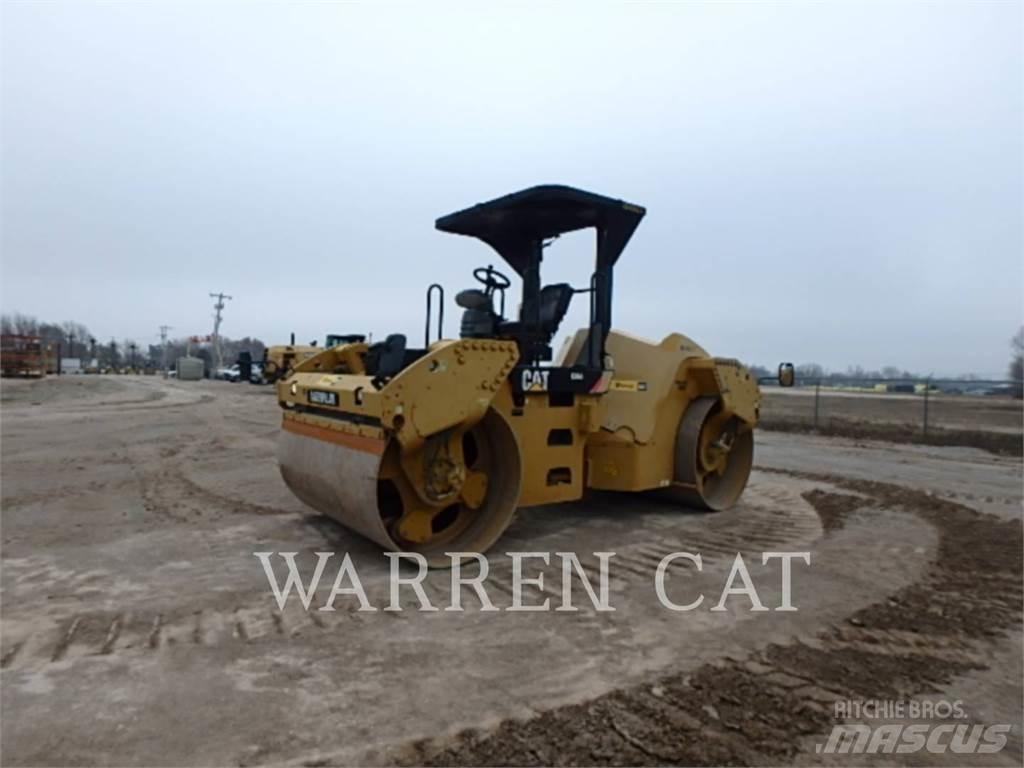 CAT CB64 Asphalt pavers
