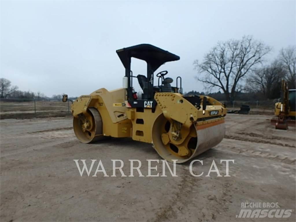 CAT CB64 Asphalt pavers