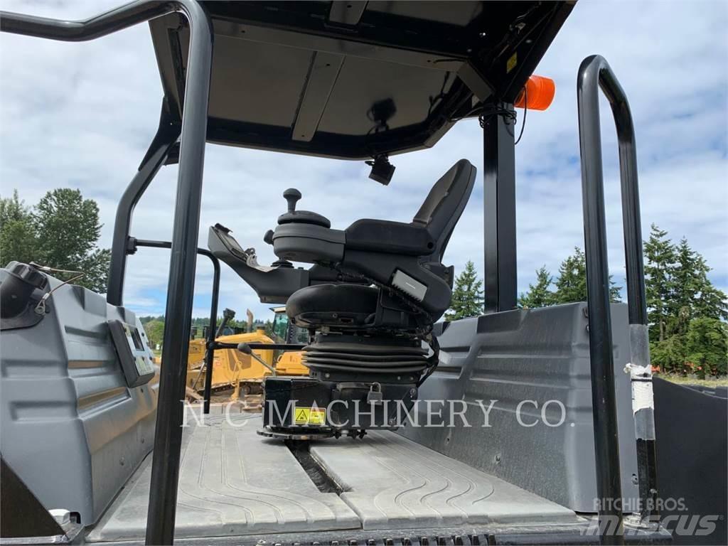 CAT CB66B Asphalt pavers
