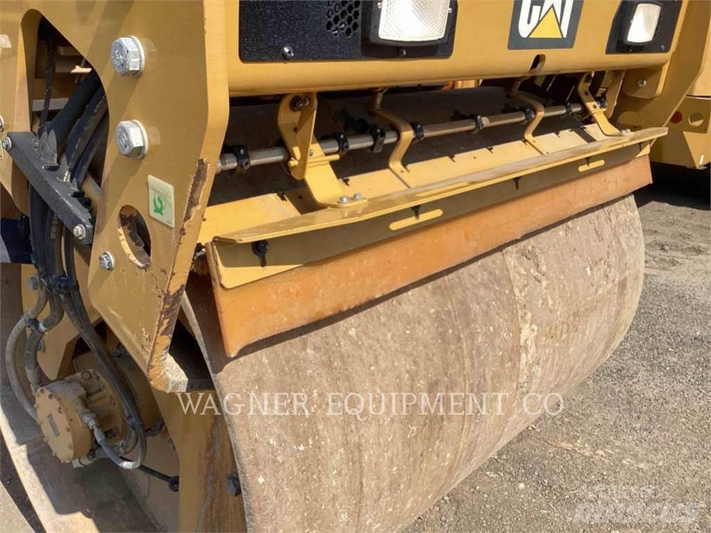 CAT CD8 Soil compactors