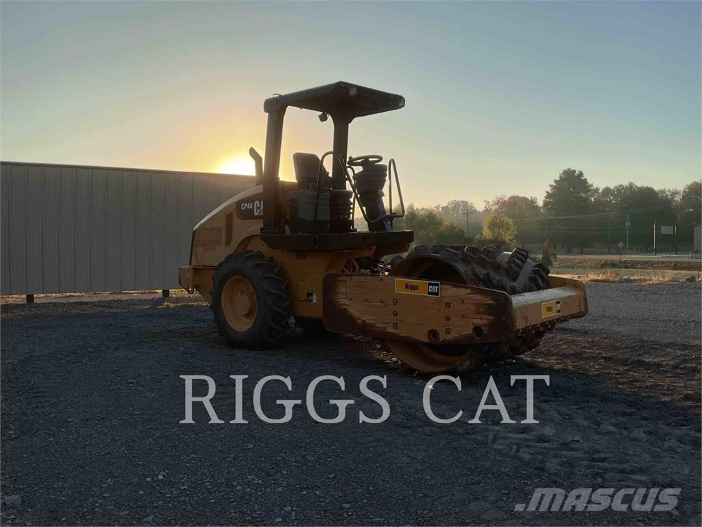 CAT CP44 Soil compactors