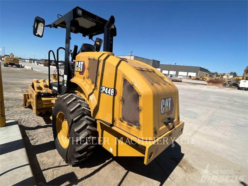 CAT CP44B Single drum rollers