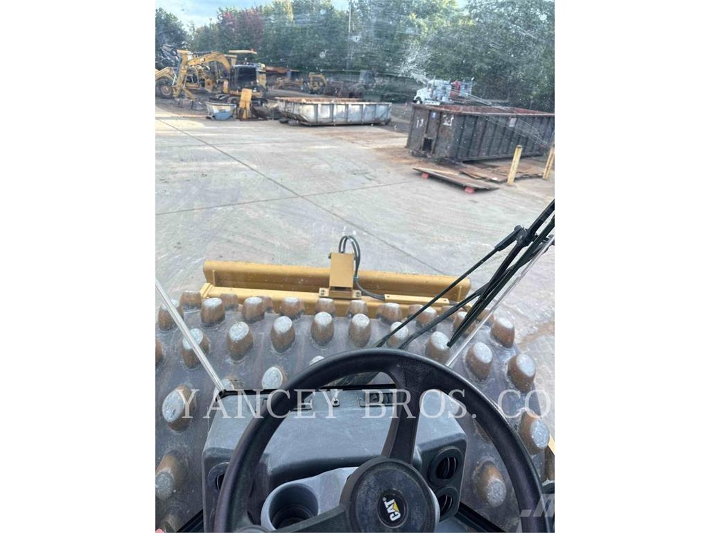 CAT CP56B Single drum rollers