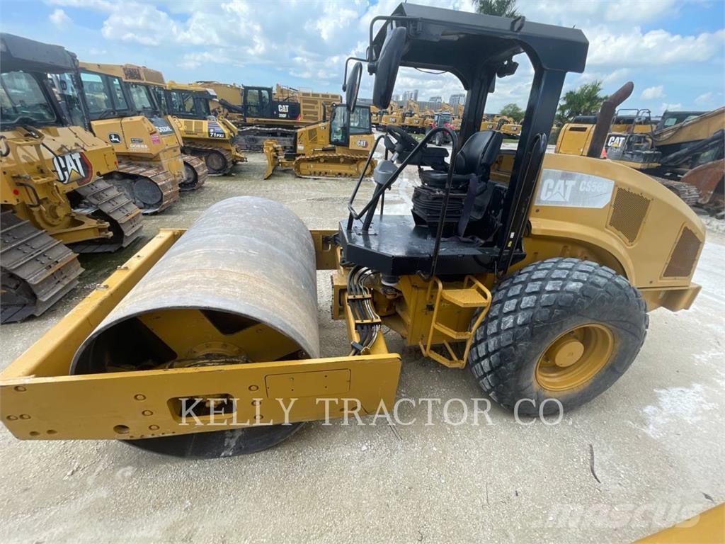 CAT CS56B Single drum rollers