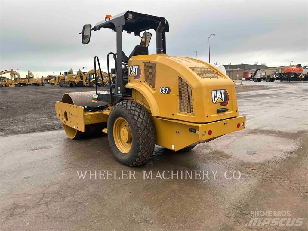 CAT CS7 Single drum rollers