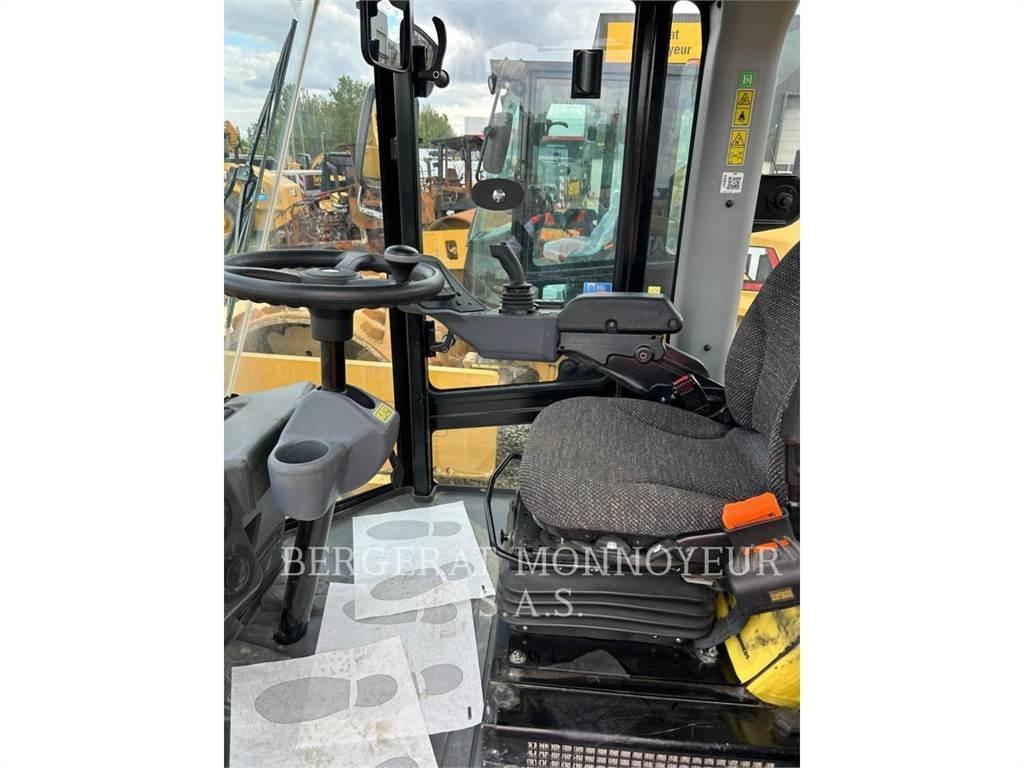 CAT CS76B Soil compactors