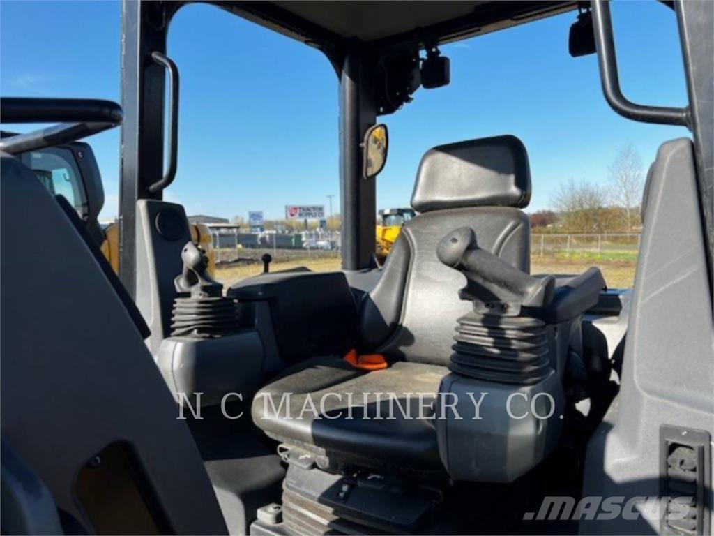 CAT D2 XLCN Crawler dozers