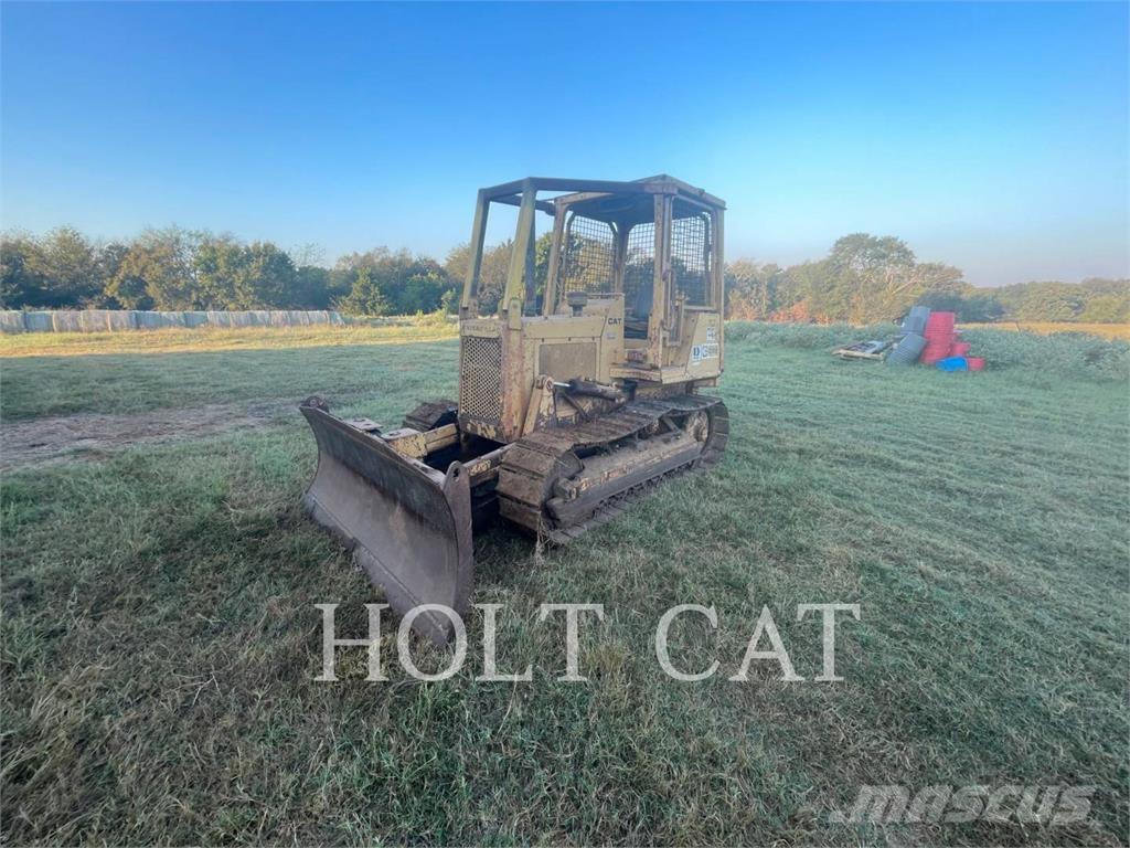 CAT D3B Crawler dozers