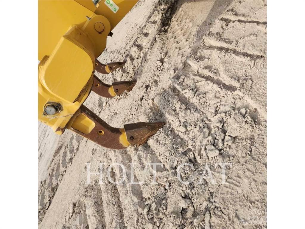 CAT D6 Crawler dozers