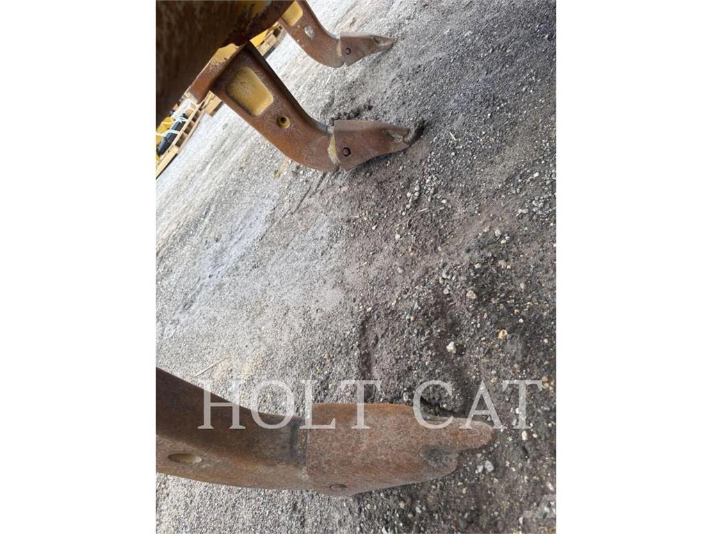 CAT D6 Crawler dozers