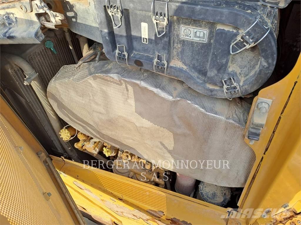CAT D6 XE Crawler dozers