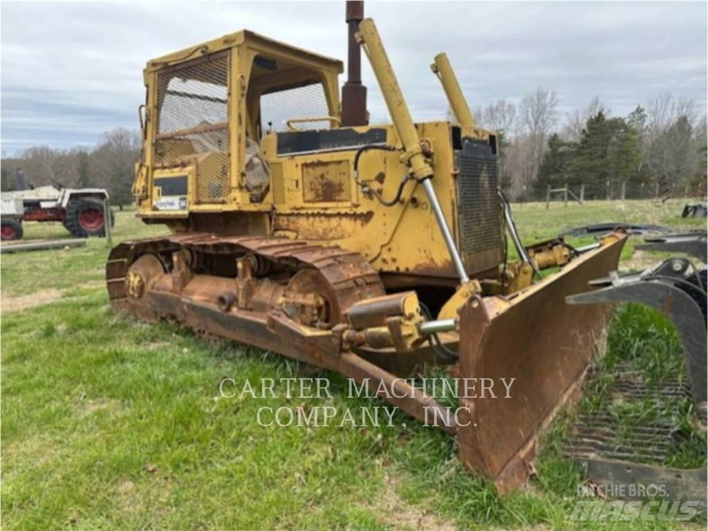 CAT D6D Crawler dozers