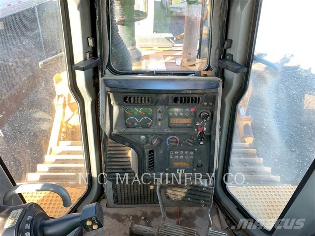 CAT D6T Crawler dozers