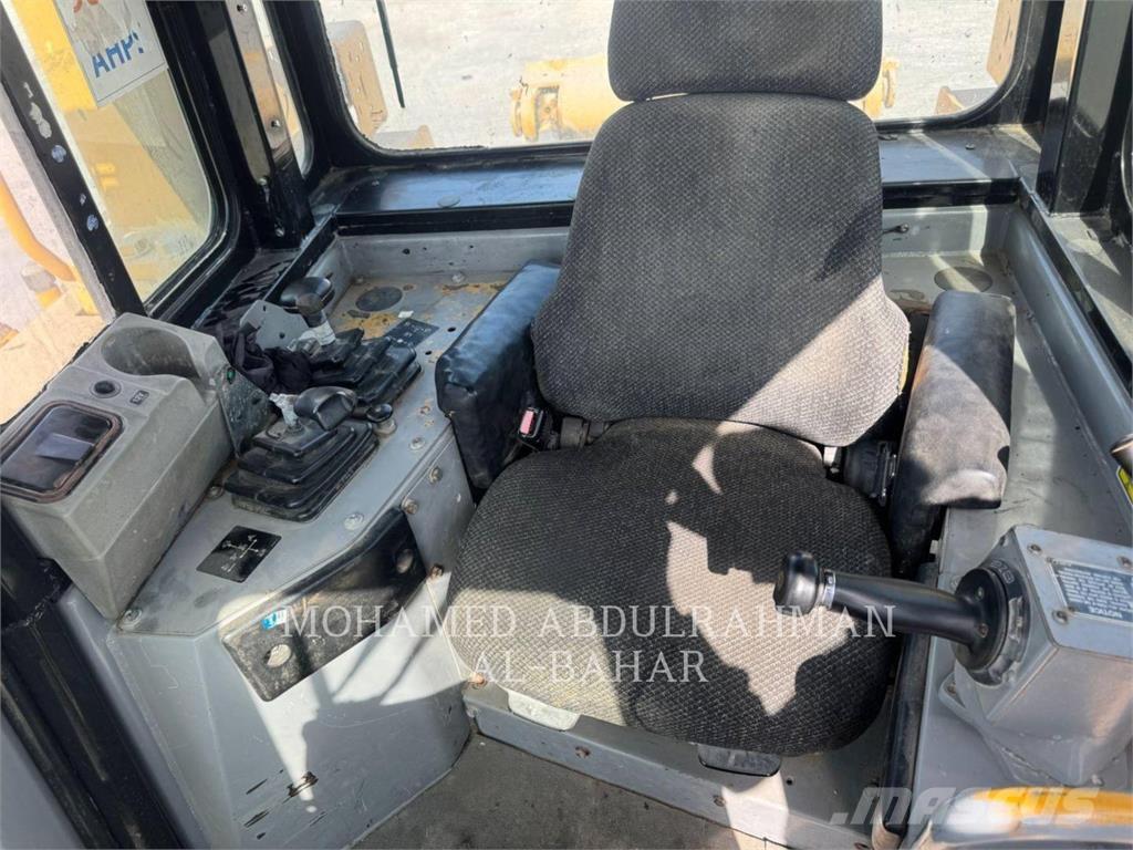 CAT D8RLRC Crawler dozers