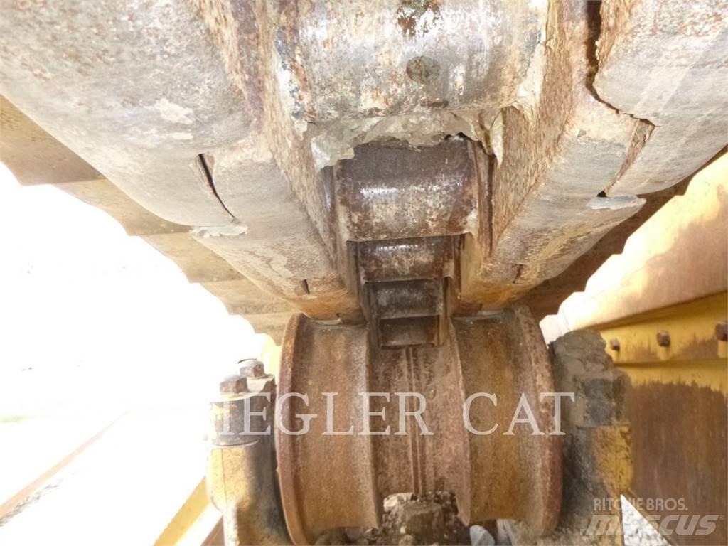 CAT D8T Crawler dozers