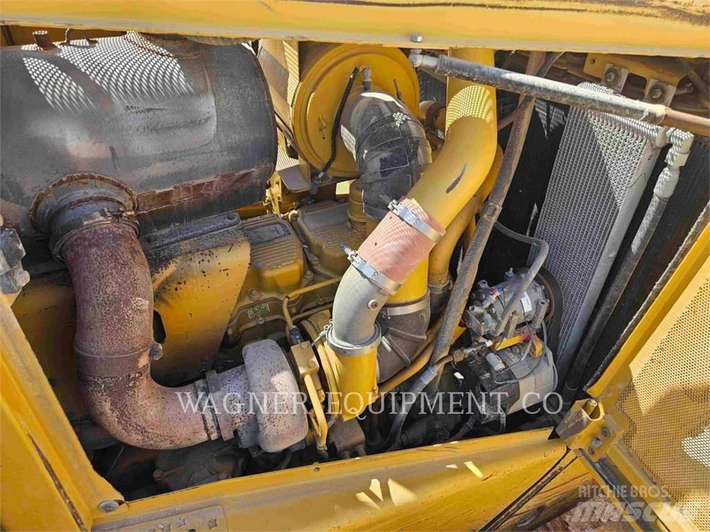 CAT D8T Crawler dozers