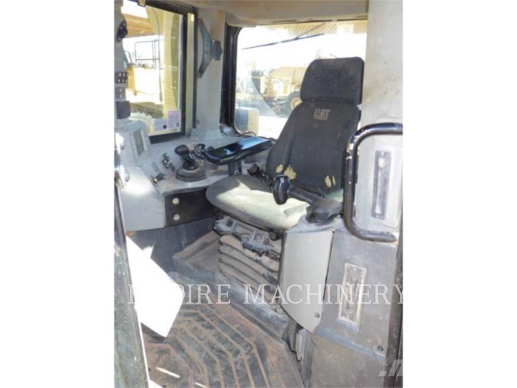 CAT D8T Crawler dozers