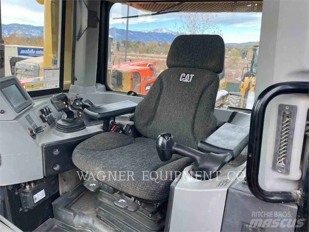 CAT D8T Crawler dozers