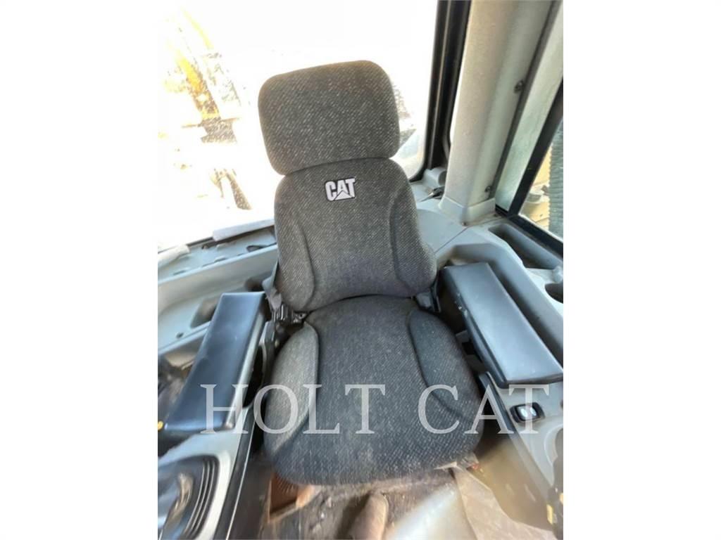 CAT D8T Crawler dozers