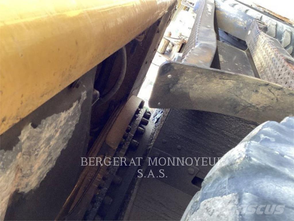 CAT M316D Wheeled excavators