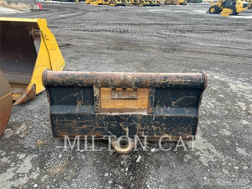 CAT M318F Wheeled excavators