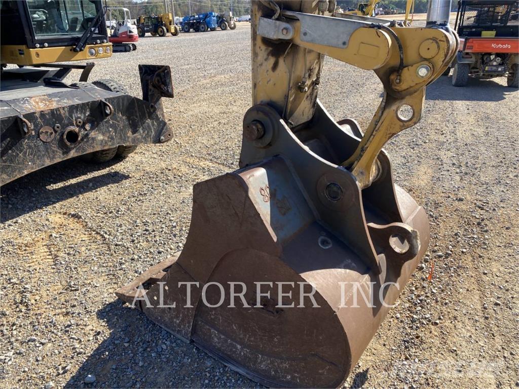 CAT M320F Wheeled excavators