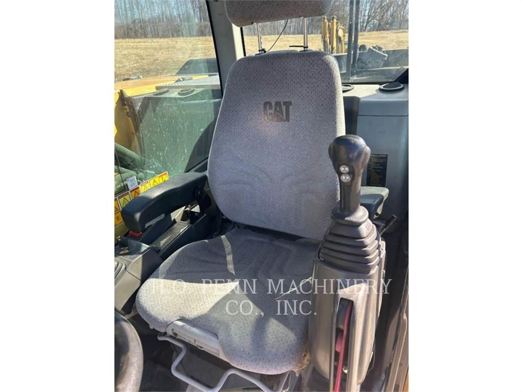 CAT M322F Wheeled excavators