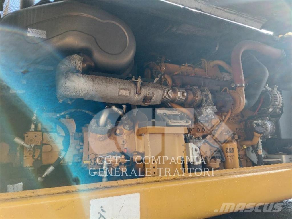 CAT MH 3024 Wheeled excavators