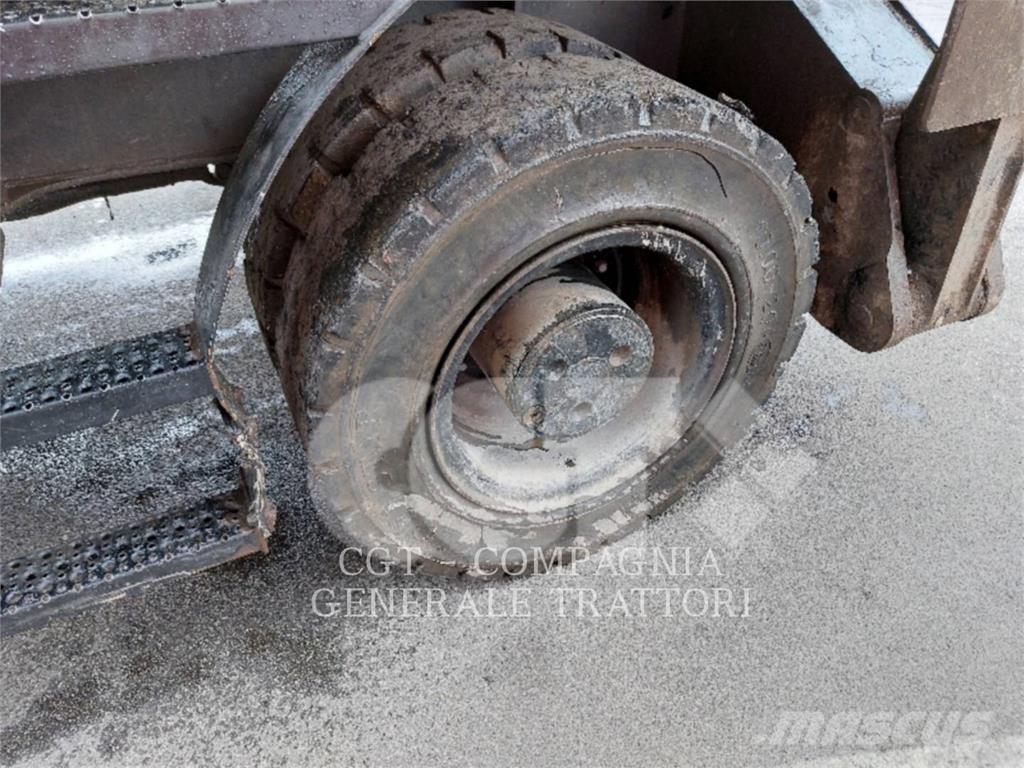 CAT MH3022 Wheeled excavators